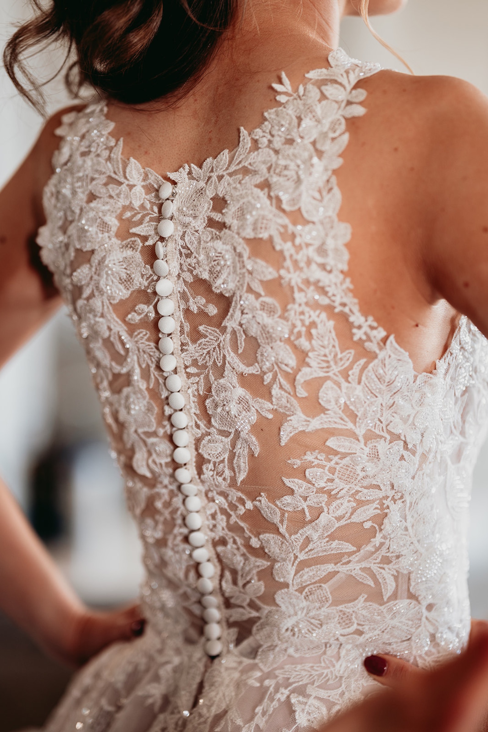 Close-up of the lace detail on the bride's wedding dress